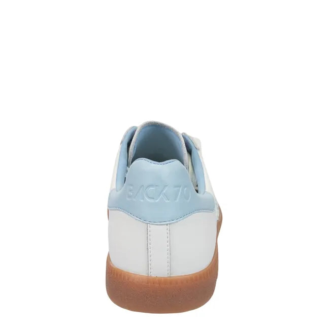 Heel of Back 70 Cloud women’s retro sneaker in white and light blue.