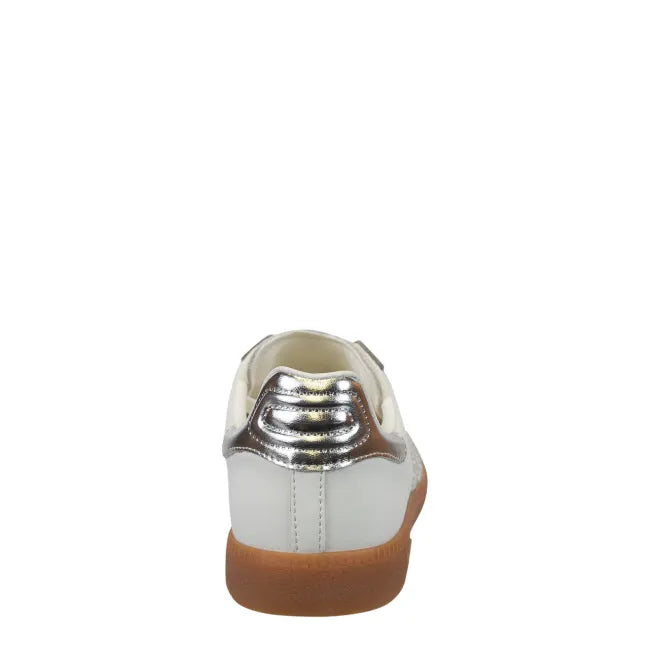 Heel of Back 70 Cloud women’s retro sneaker in white and light grey.