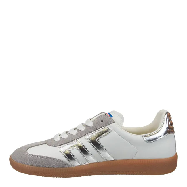 Medial side of Back 70 Cloud women’s retro sneaker in white and light grey.