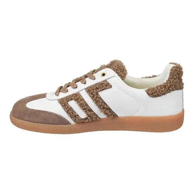 Medial side of Back 70 Cloud women’s retro sneaker in white and brown