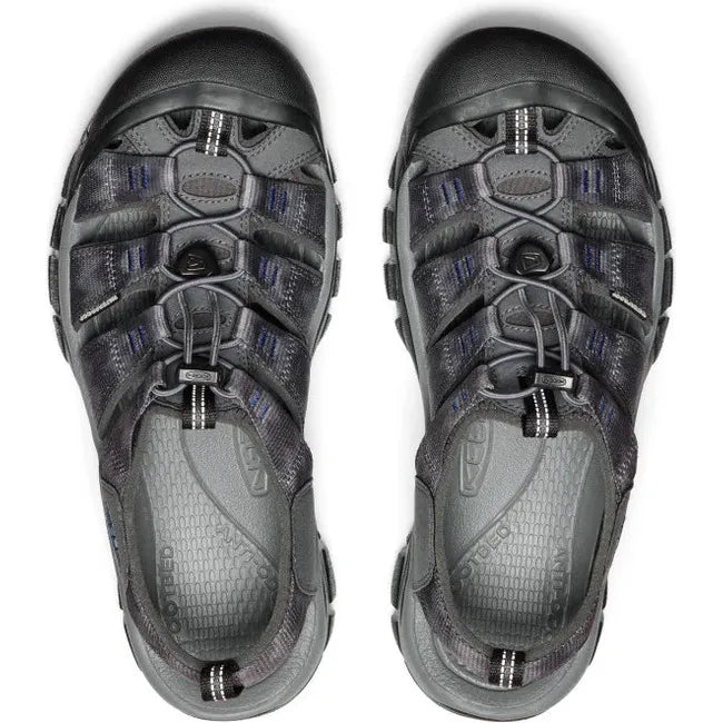 Top down view of Men&#39;s Keen Newport H2 closed toe Sandal in gray Magnet Chevron