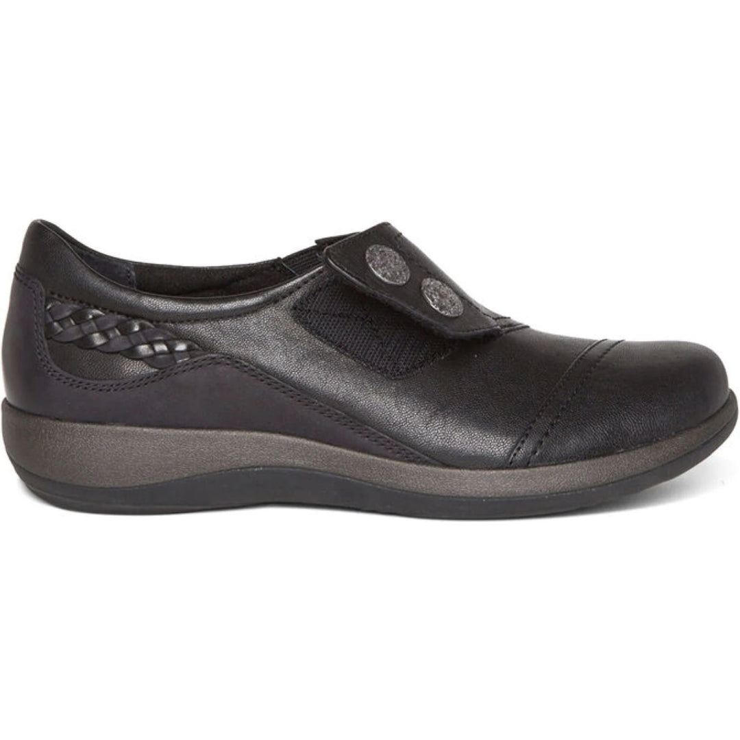 Full lateral profile of Aetrex Women&
