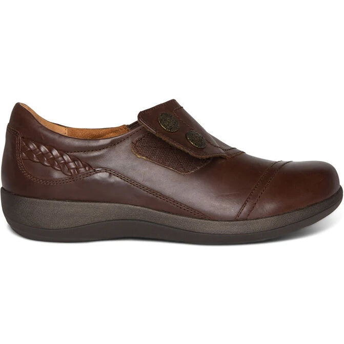 Full lateral profile of Aetrex Women&