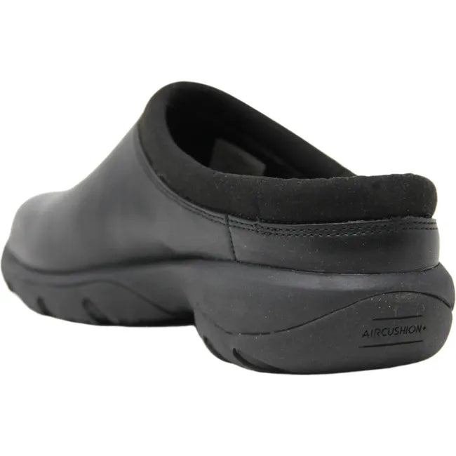 Back view of the Merrell Men&