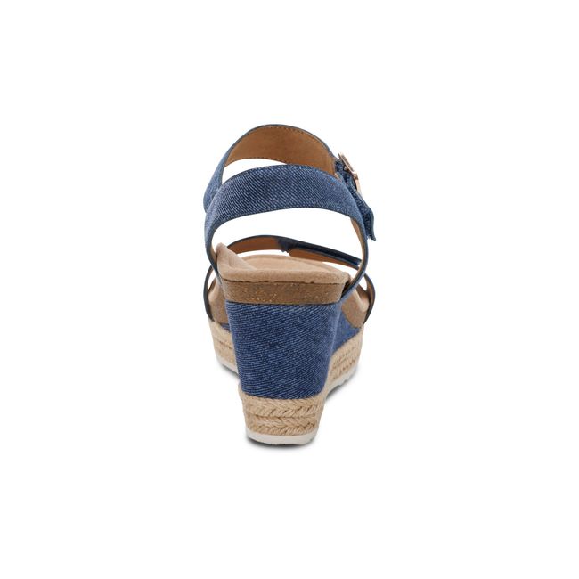 Rear heel view of Aetrex Women&