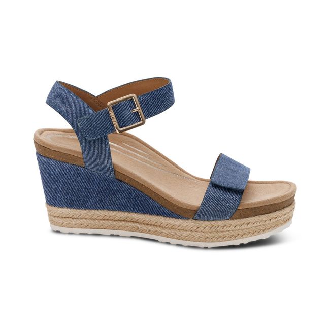 Lateral profile of Aetrex Women&