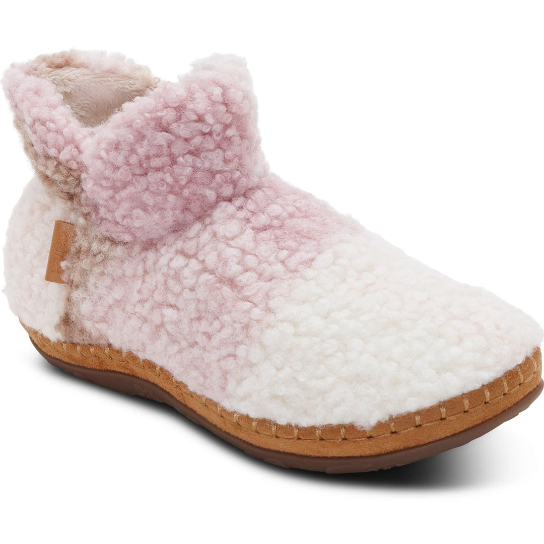 Front angled view of Women&