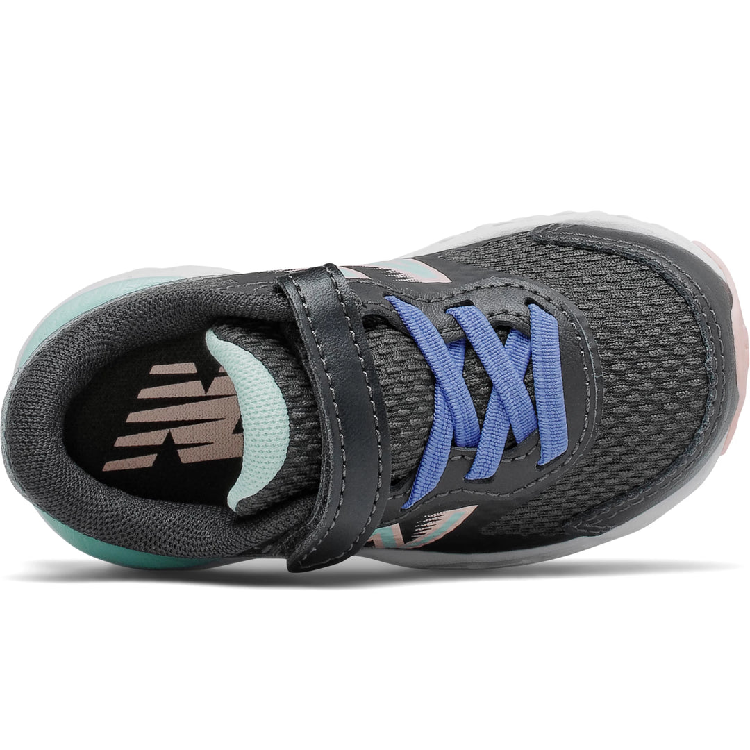 Top of New Balance Kids&
