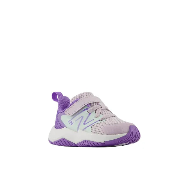 Angled view of New Balance Rave Run V2 infant shoe in violet crush and cosmic jade with NB logo