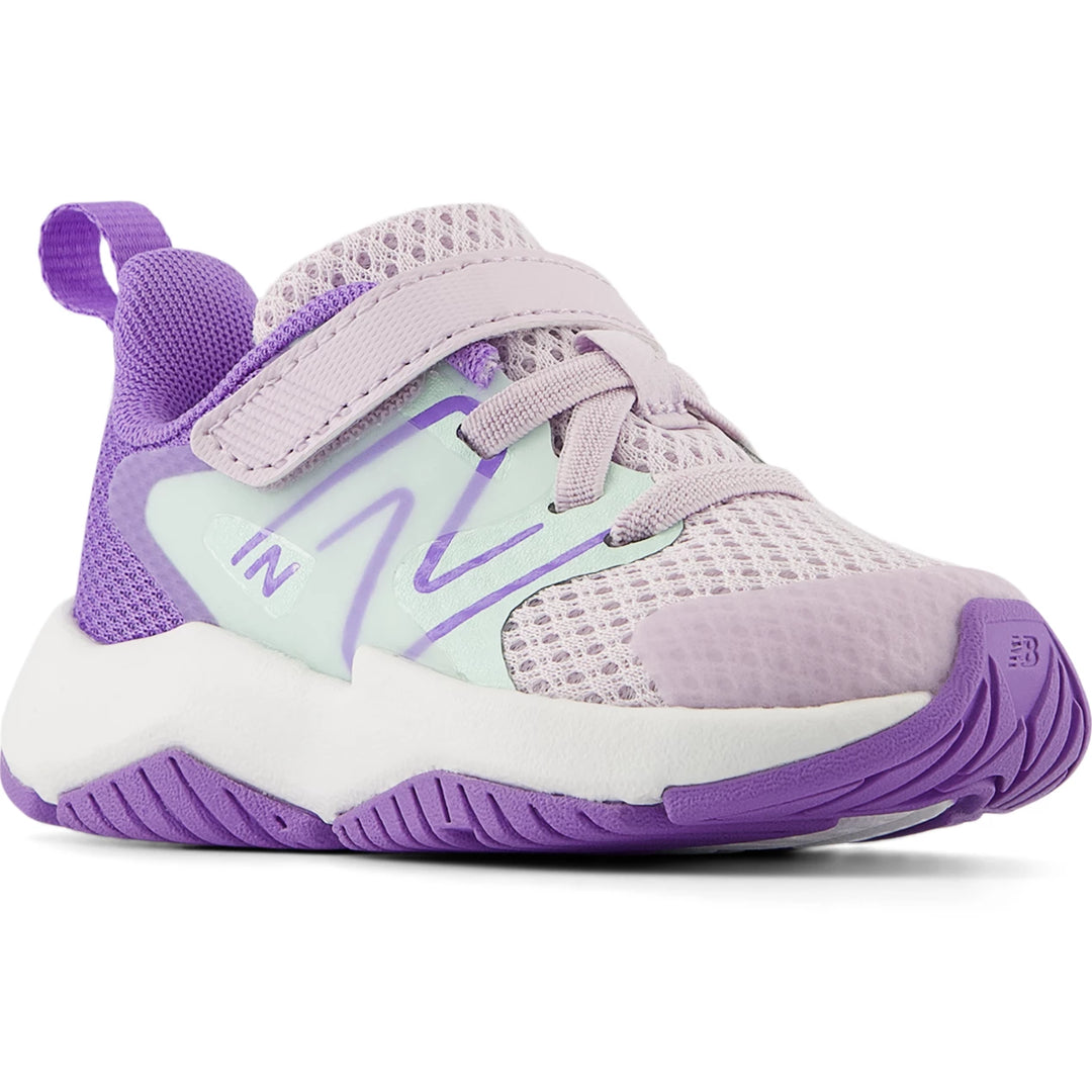 Front angle of New Balance Kids&