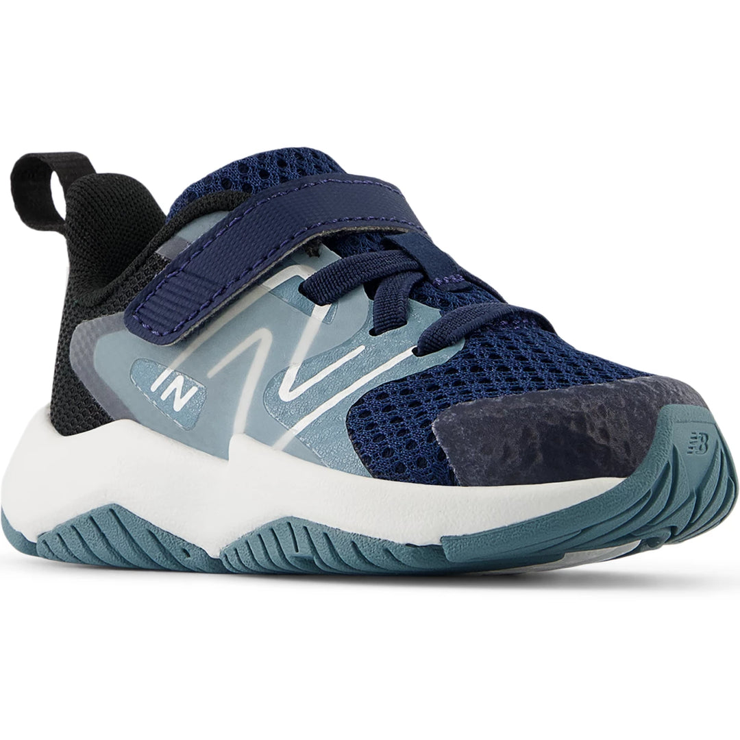Front angle of New Balance Kids&