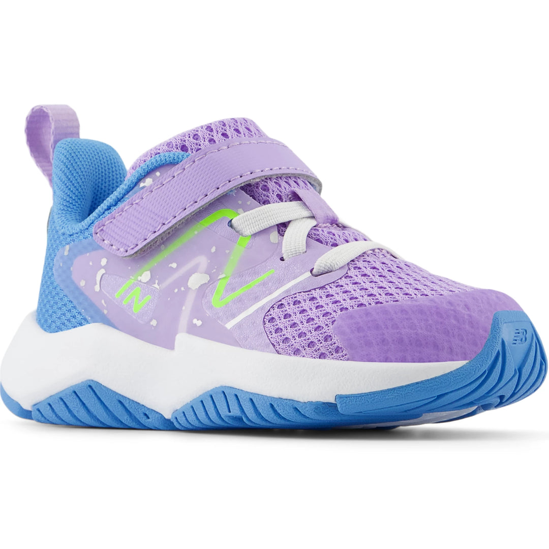 Front angle of New Balance Kids&