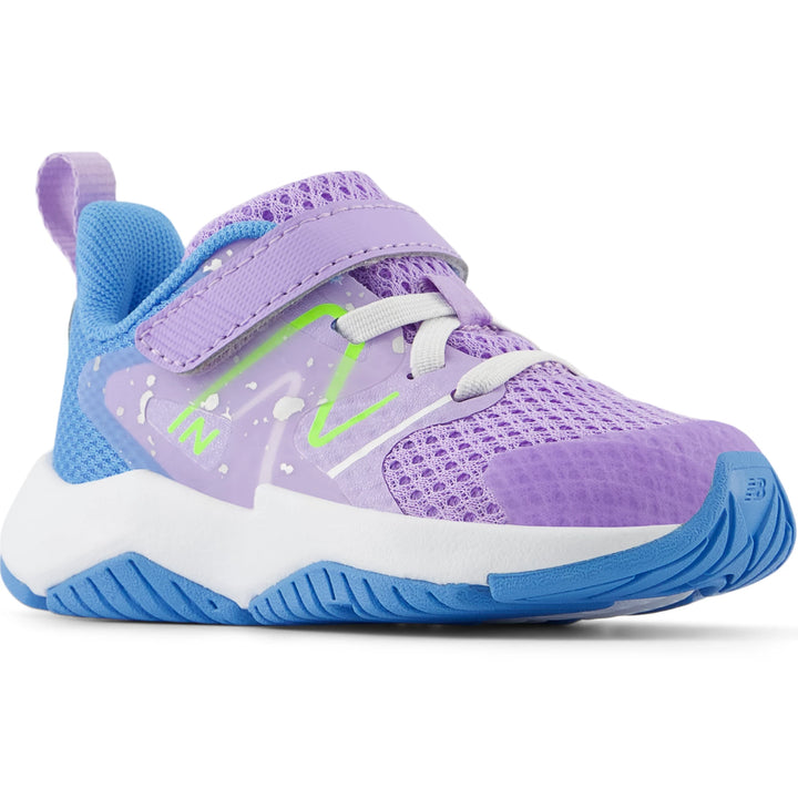 Front angle of New Balance Kids&
