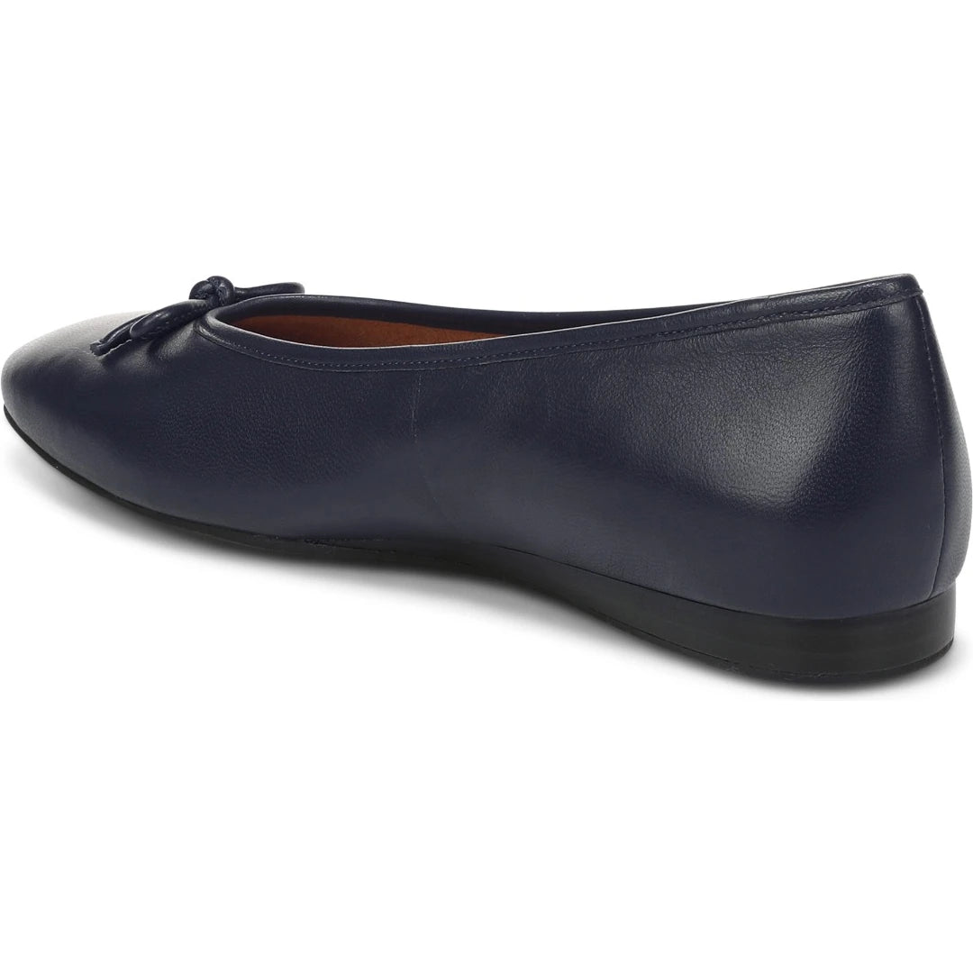 Back three-quarter view of Vionic Women&