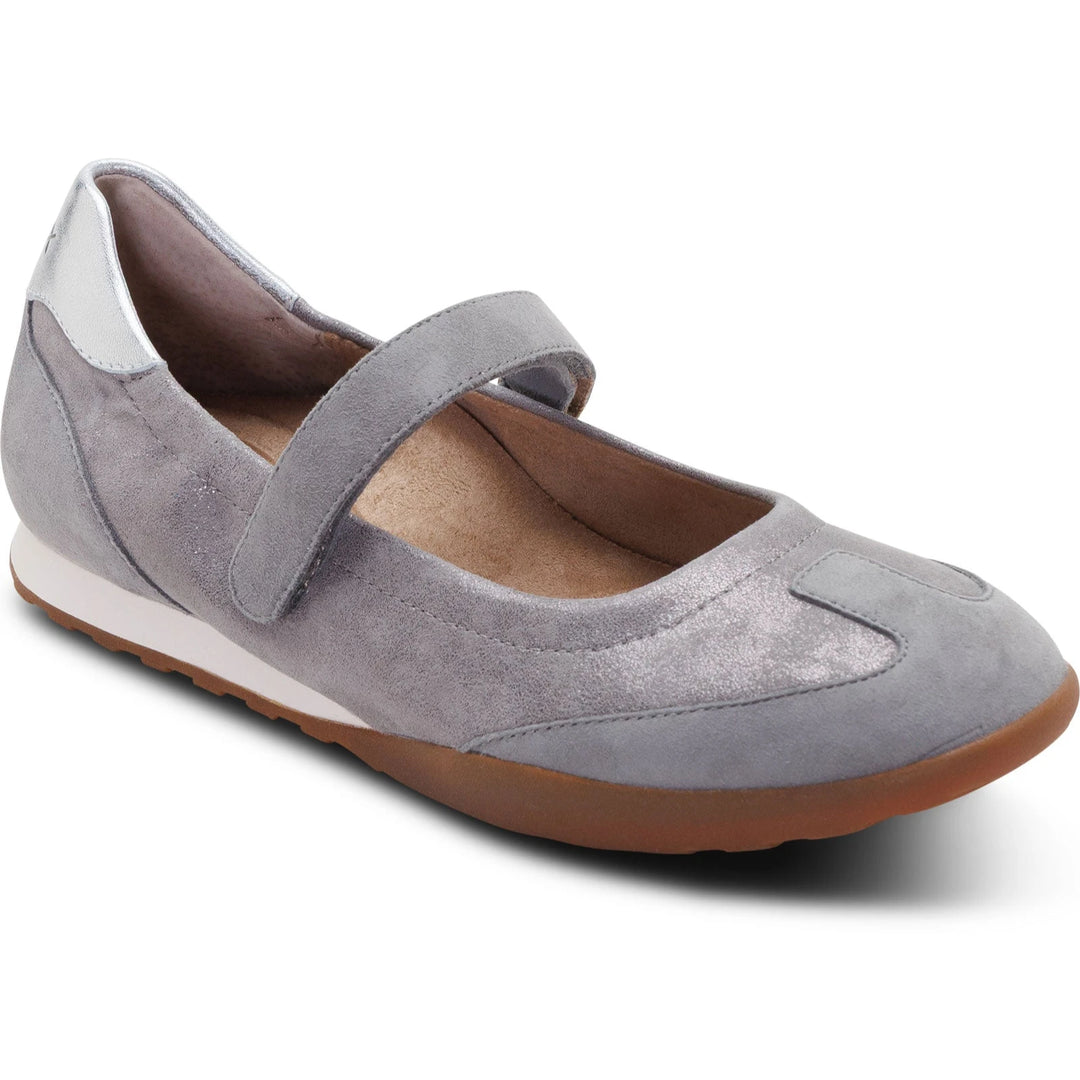 Front angled view of Women&