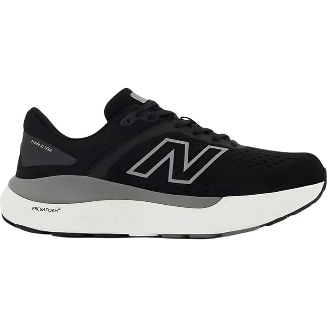 Lateral side of New Balance Men's 1540 V4 Walking Shoe in black