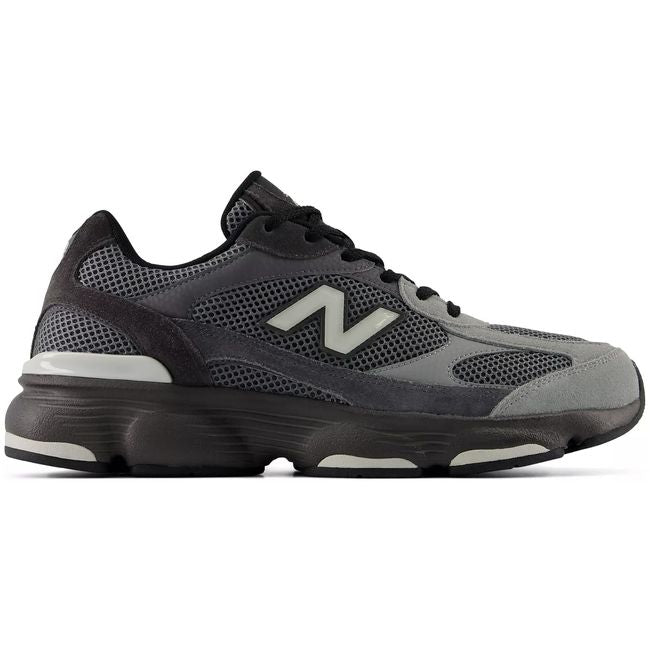 Lateral view of New Balance 603 V1 men's sneaker in deep black with dark grey accents