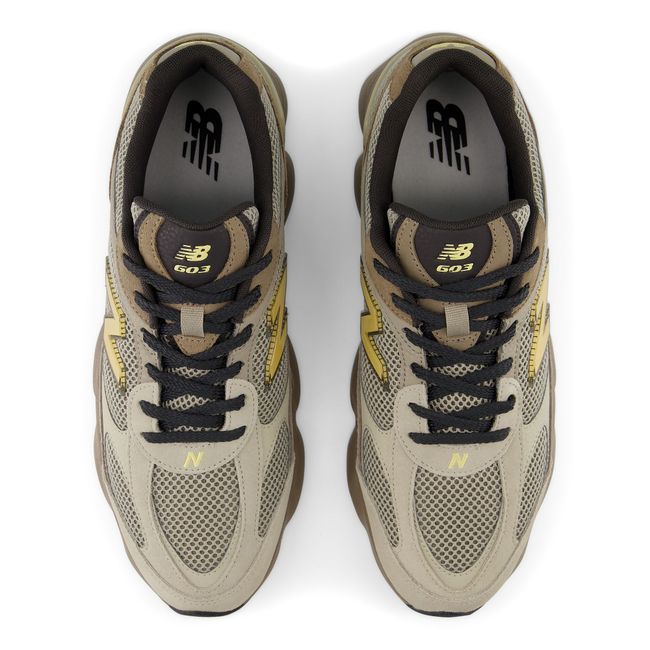 Top-down view of New Balance Men&