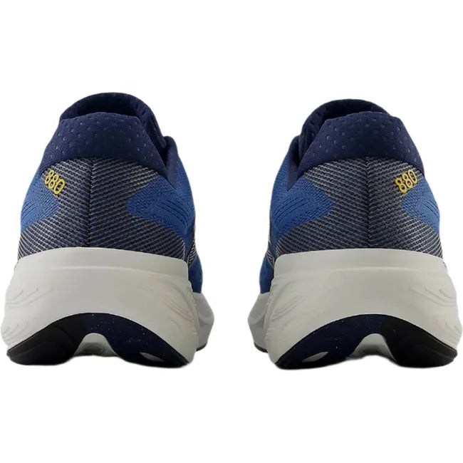 Heels of New Balance Men&