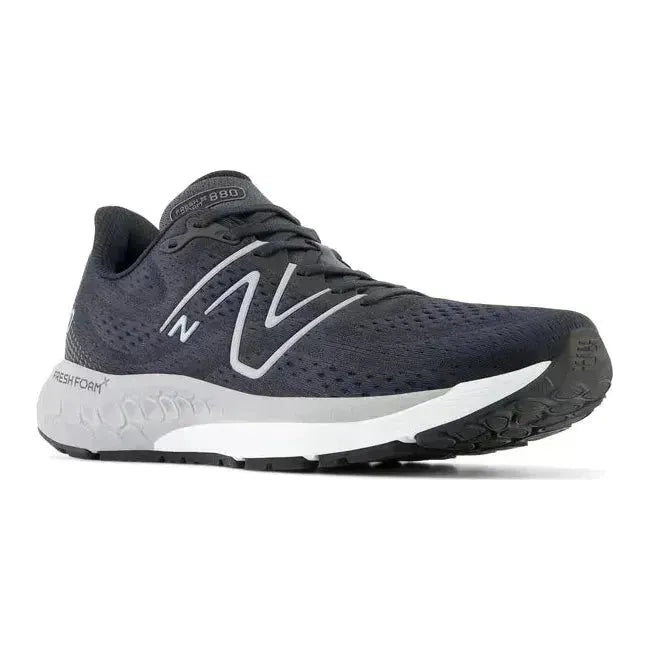 Angled view New Balance Men's 880 V13 Running Shoe m880k13