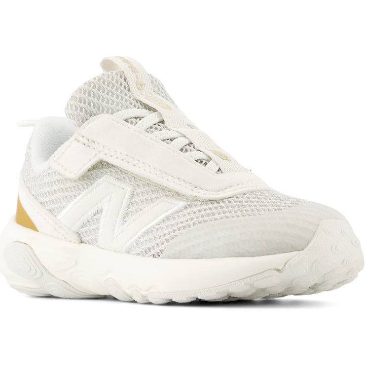 Front angle of New Balance Kids&