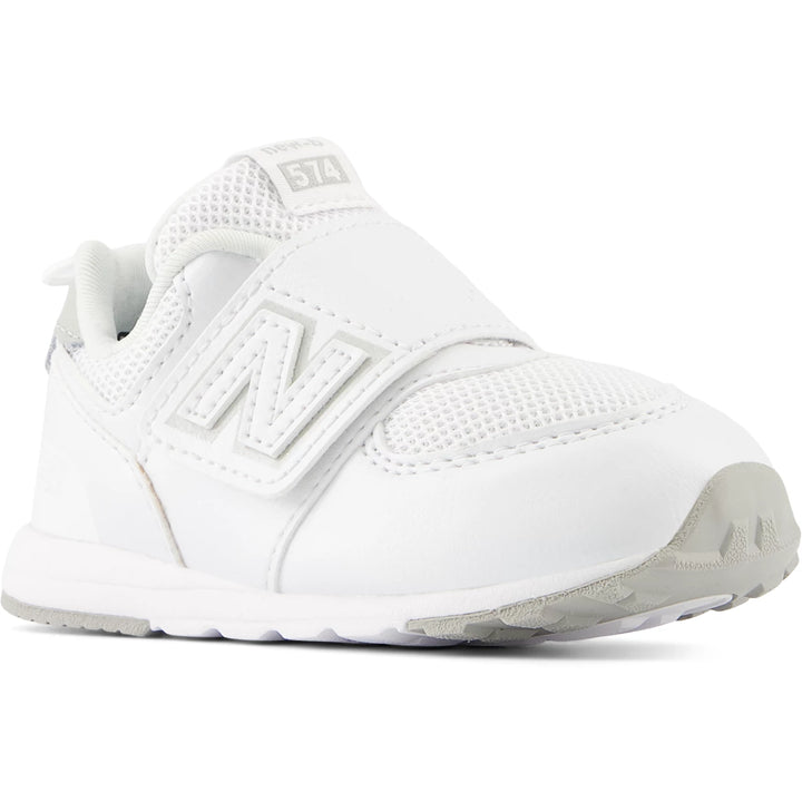 Front angle of New Balance Kids&