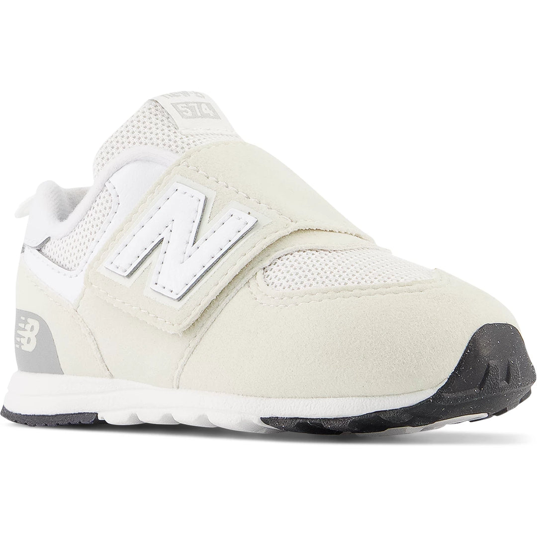 Front angle of New Balance Kids&