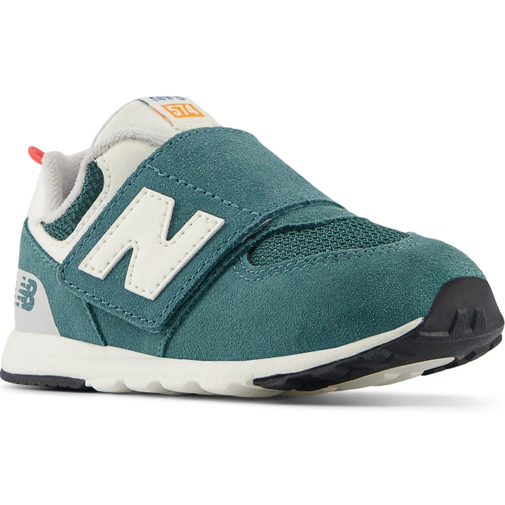 Front angle of New Balance Kids&