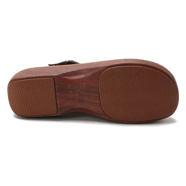 Slip-resistant outsole of Alegria Women&