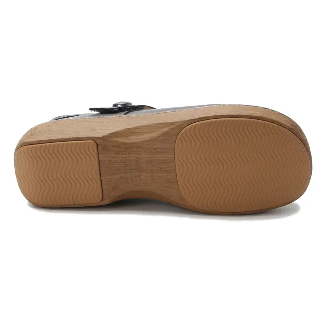 Slip-resistant outsole of Alegria Women&