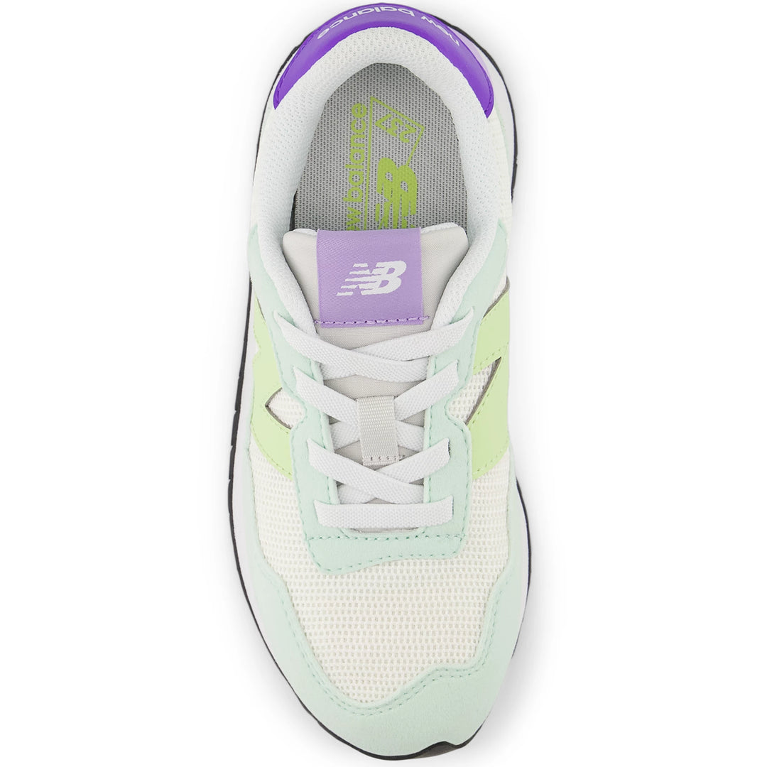Top of New Balance Kids&