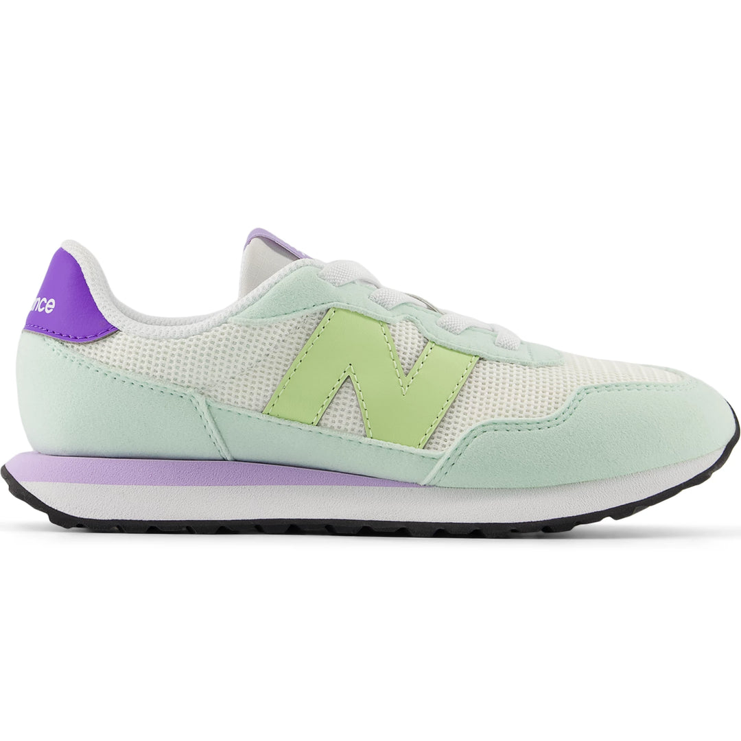 Sole of New Balance Kids&