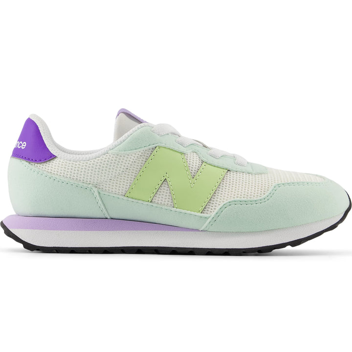 Sole of New Balance Kids&