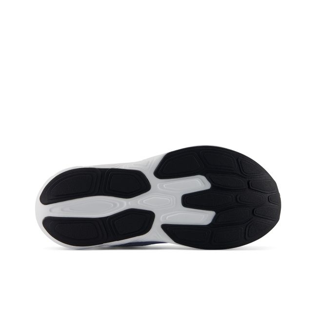 Outsole of the New Balance 625 showing the rubber traction pattern