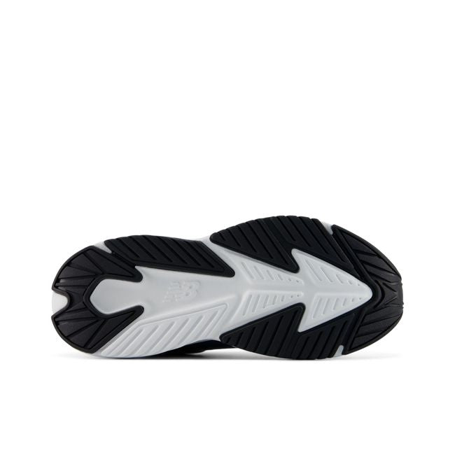 Outsole of the New Balance Rave Run v2 in black and white showing the tread