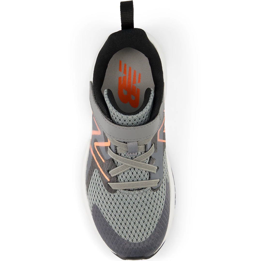 Top of New Balance Kids&
