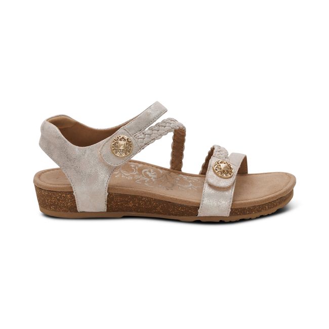 Lateral profile of Aetrex Women&