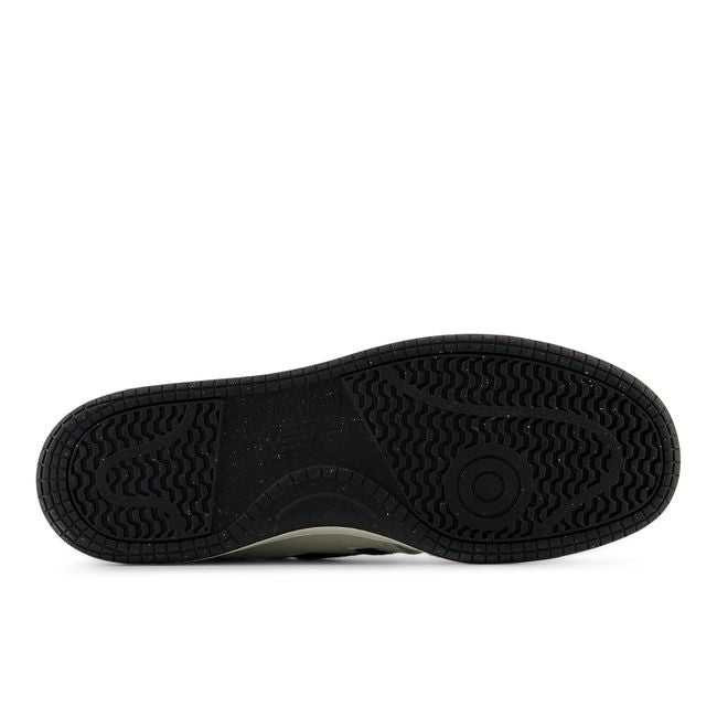 New Balance 480 lifestyle shoe in shipyard and black, outsole view.