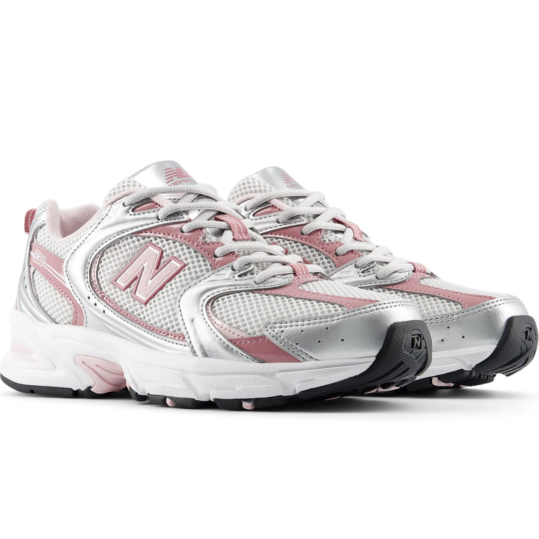 Pair of New Balance Unisex 530 sneakers in Silver Metallic