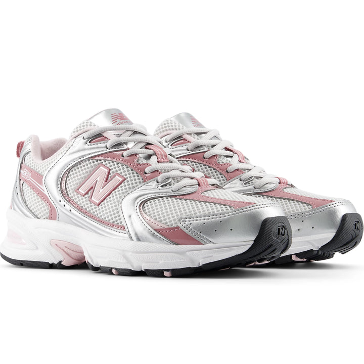Pair of New Balance Unisex 530 sneakers in Silver Metallic