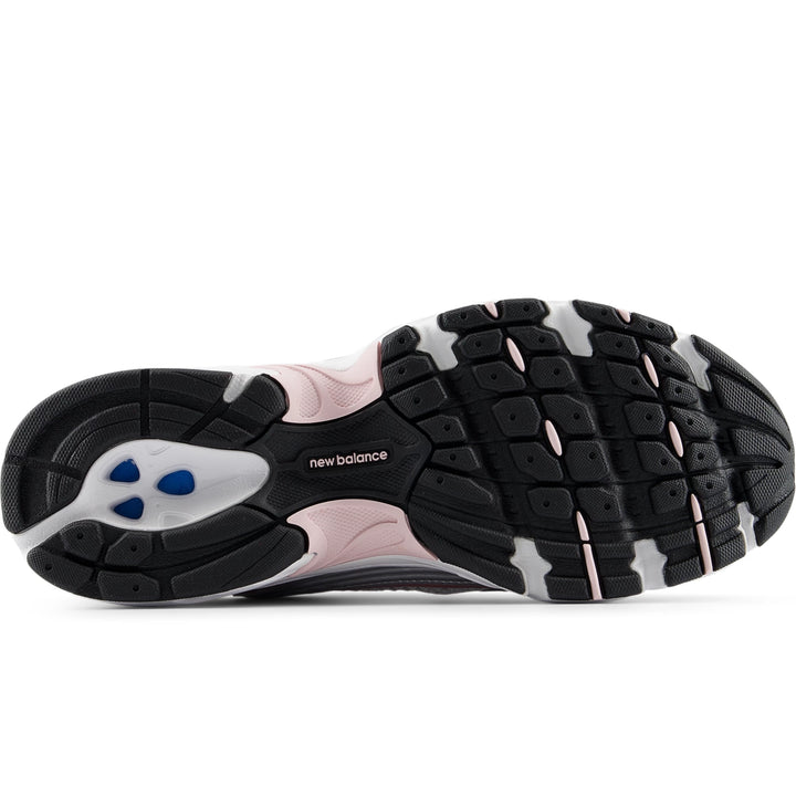 Sole of New Balance Unisex 530 sneaker in Silver Metallic