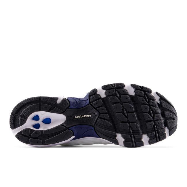 Outsole of the New Balance 530 showing the traction pattern