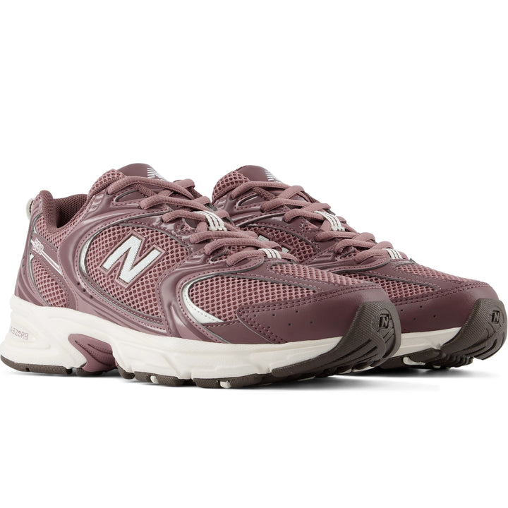 Pair of New Balance Unisex 530 sneakers in Fast Track/Pebble