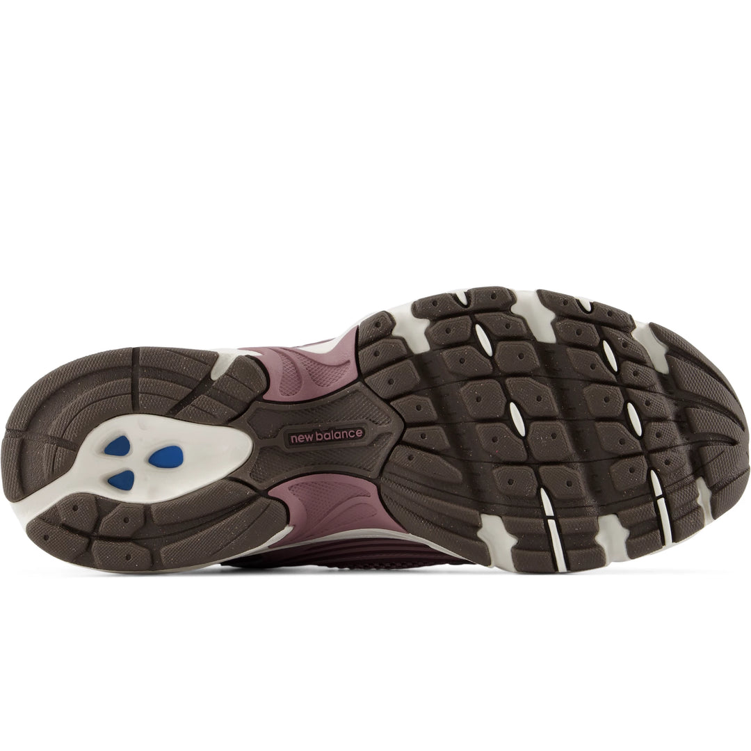 Sole of New Balance Unisex 530 sneaker in Fast Track/Pebble