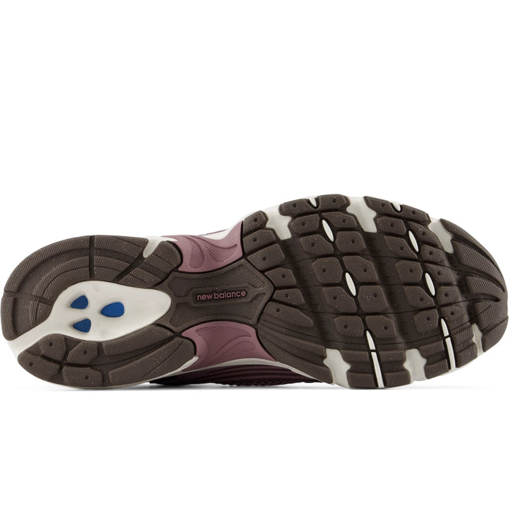 Sole of New Balance Unisex 530 sneaker in Fast Track/Pebble