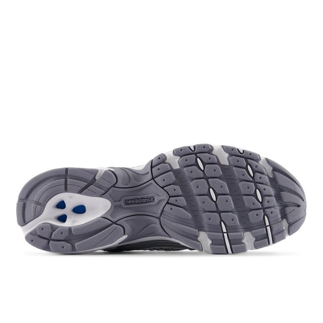 New Balance 530 outsole in grey showing traction pattern
