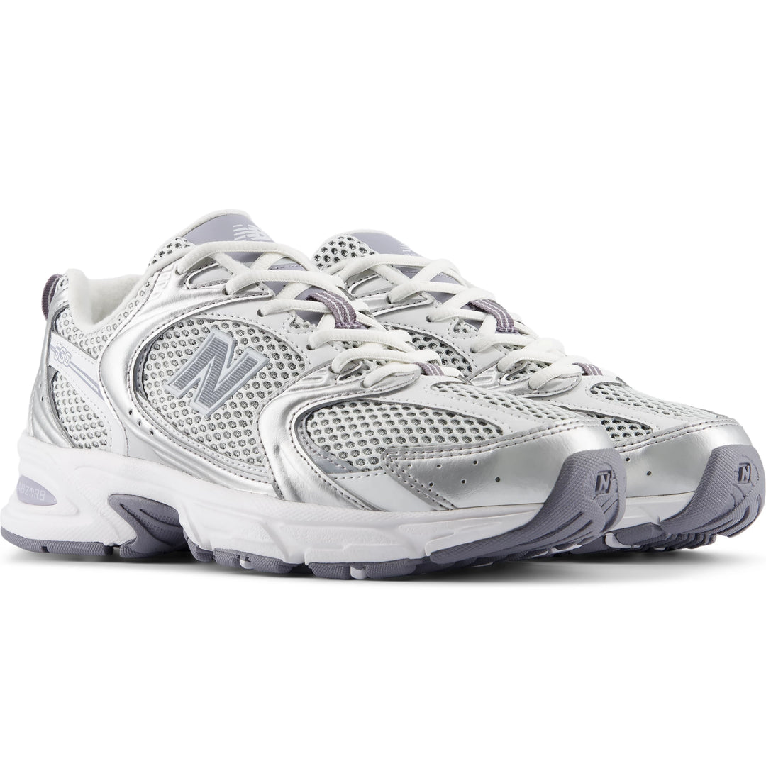 Pair of New Balance Unisex 530 sneakers in Grey Matter