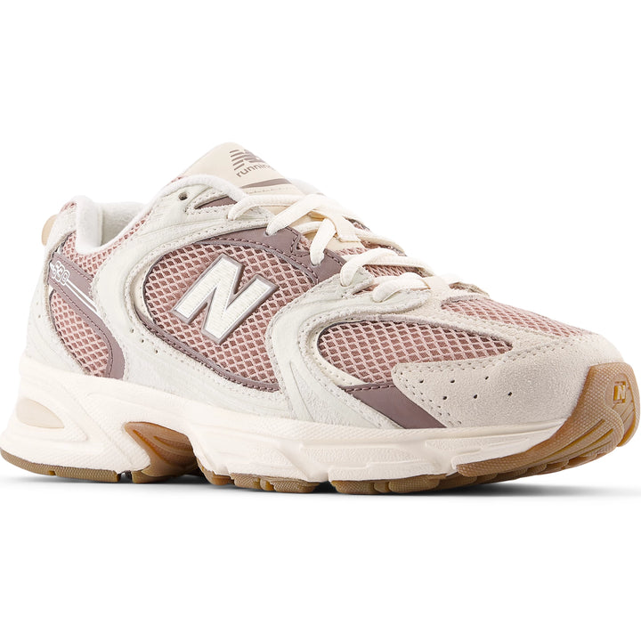 Pair of New Balance Unisex 530 sneakers in Bisque/Earth Shadow