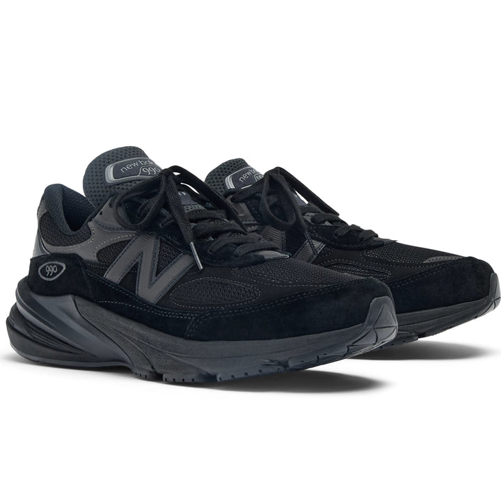 Pair of New Balance Unisex 990v6 sneakers in Black