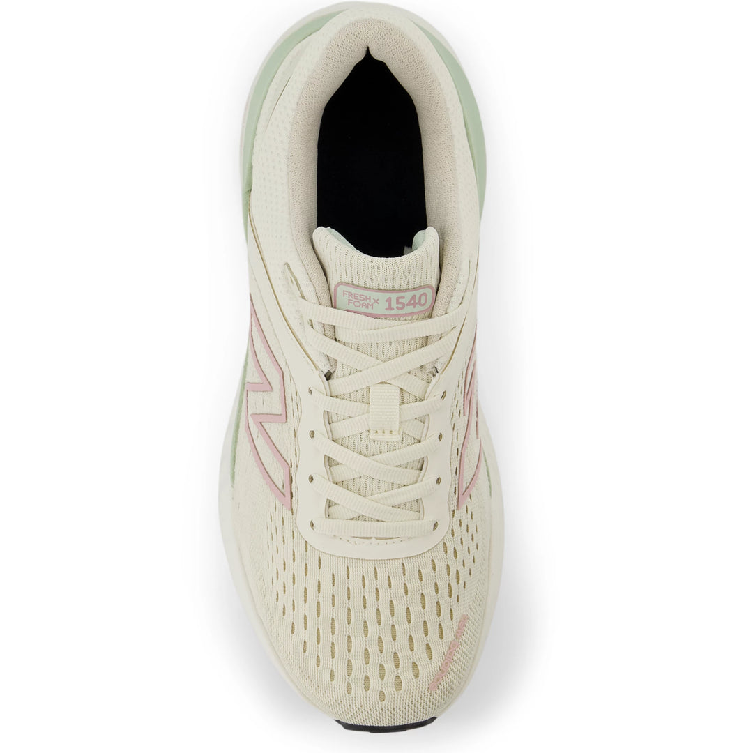 Top of New Balance Women&